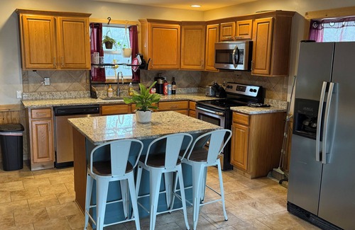 Bendena House | 3-bedroom Waterfront house w/WiFi, AC and the BEST VIEW