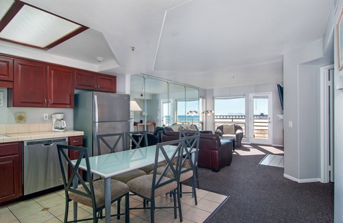 Imperial Beach Apartment | 3 Bedroom With Incredible View Of The Ocean And Pier