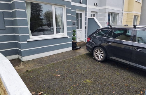 Cortober House | 3 Bedrooms - Sleep 7 - Garden - Private Parking