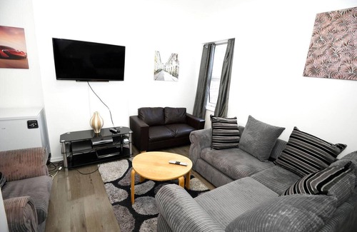 Manchester House | 3-beds House in Manchester for up to 6 People
