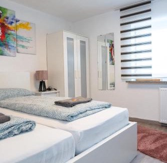 Memmingen House | #3 bequemes Zimmer mit Pool und Garten