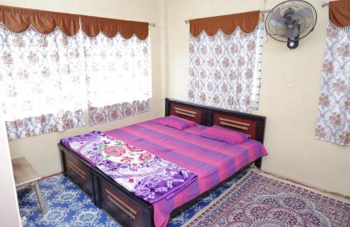 Hyderabad Apartment | 3 BHK Non-AC for 4 to 10 Guests for Families