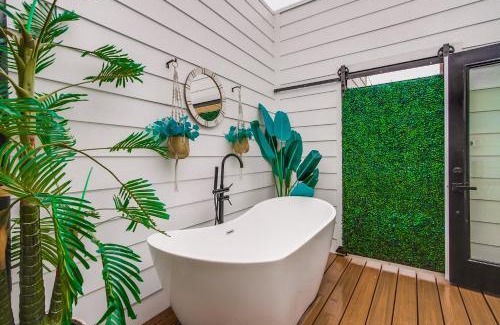 Ocean Beach House | 3 blocks to ocean luxury patio nightlife