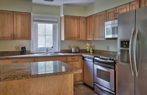 Daufuskie Island Condo | 3 BR Villa Steps from Bloody Point Beach