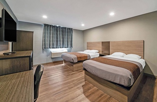 Foxboro Hotel | 3 Comfortable Units Near Nature Trail & Cranberry Bog, FREE Breakfast & Parking!