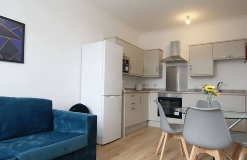 Cliftonville Apartment | 3 Cosy Flats - Up To 12 Guests