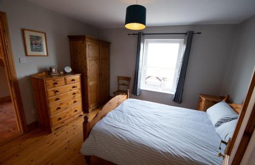 Fivemilebourne House | 3 Fishery Cottages - 2 Bedroom house close to town