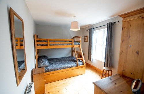 Fivemilebourne House | 3 Fishery Cottages - 2 Bedroom house close to town