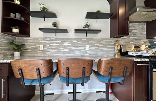 Sharpstown House | 3 KING BEDS - 3 QUEEN - 4 TWINS - 5 BED ROOMS