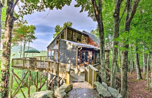 Beech Mountain House | 3 Mi to Beech Mtn Treetop Cabin with Deck and Views