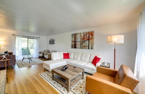 Pittsburgh House | 3 Mi to Downtown Pittsburgh Home with Balcony!