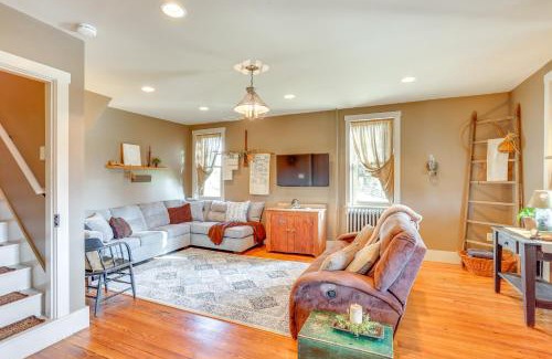 Mount Joy House | 3 Mi to Dtwn Charming Farmhouse in Mount Joy!