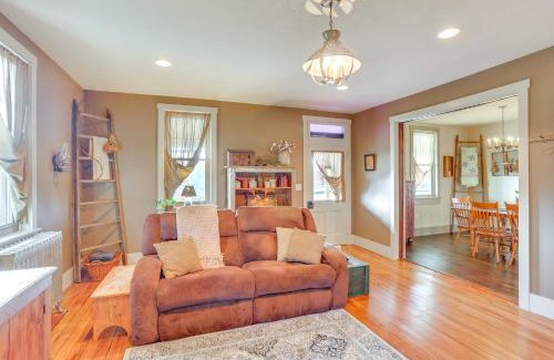 Mount Joy House | 3 Mi to Dtwn Charming Farmhouse in Mount Joy!