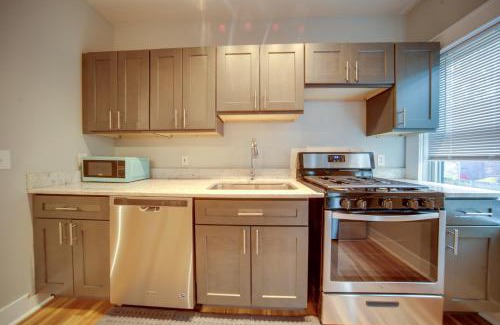 Tremont Apartment | 3 Mi to Dtwn Walkable Apt in Cleveland!