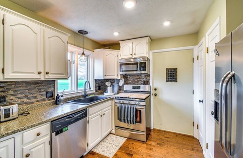 Fancher House | 3 Mi to Erie Canal: Home w/Hot Tub in Holley!