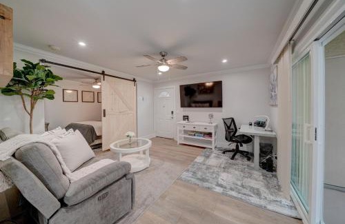 La Jolla Village Apartment | 3 Mi to La Jolla Shores Relaxing Resort Retreat!