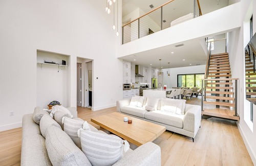 East Naples House | 3 Mi to Naples Beach: Luxurious Home w/Pool!