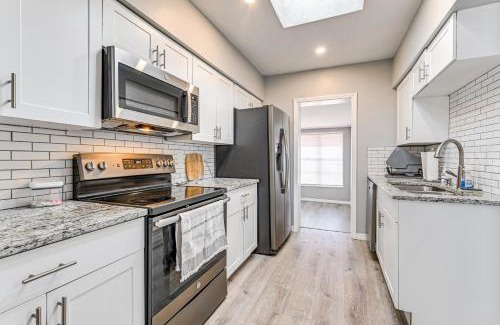 Venice Gardens House | 3 Mi to Venice Beach Pet-Friendly Home with Yard