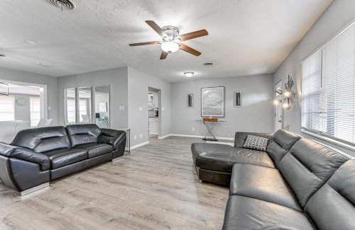 Venice Gardens House | 3 Mi to Venice Beach Pet-Friendly Home with Yard