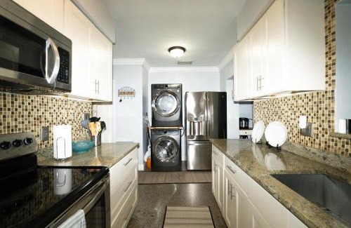 Boynton Beach House | 3 Min from Beach, with Hot tub and Backyard Oasis!