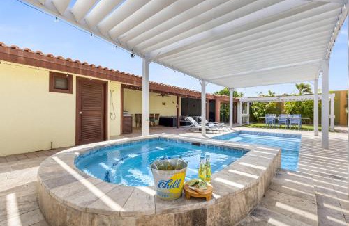 Opal Villa | 3 Min To Beach W Pool, Jacuzzi & Gym By Top Tier
