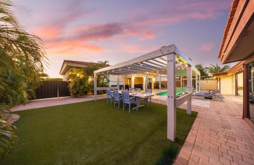 Opal Villa | 3 Min To Beach W Pool, Jacuzzi & Gym By Top Tier