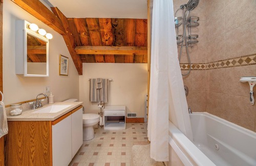 Sunday River Area Apartment | 3 Minutes To Ski Lifts With Fantastic Views!