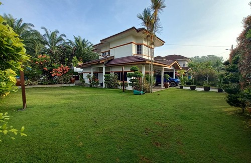 Taman Rakyat Villa | 3 Minutes to the Teluk Kemang Beach