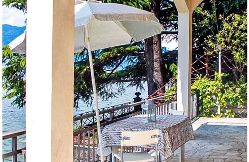 Brezzo di Bedero Apartment | 3-room apartment with separate kitchen and balcony right on the beach