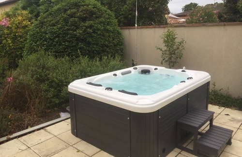 Launaguet Apartment | 3 ROOMS GARDENS OF LAUNAGUET Air conditioning, jacuzzi, sauna and swimming pool.