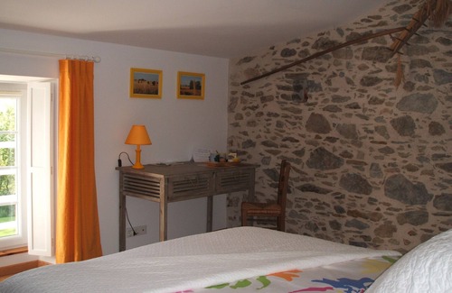 Cheffois House | 3 rooms near Puy du Fou and Marais Poitevin, sleeps 6.
