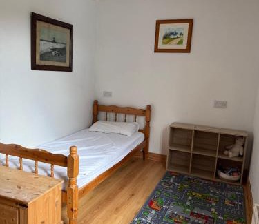 Jamestown House | #3 - Spacious Ensuite Double Room with Sofa in Leitrim