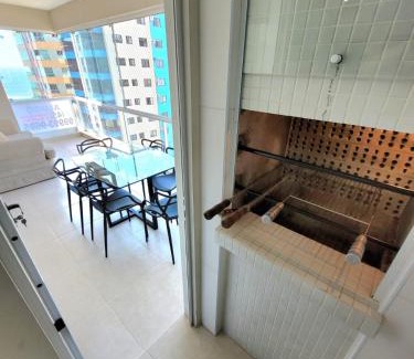Andorinha Apartment | 3 suítes grandes, 4 garagens, Vista mar, ótima localização a 2 minutos do mar em Meia Praia - Itapema