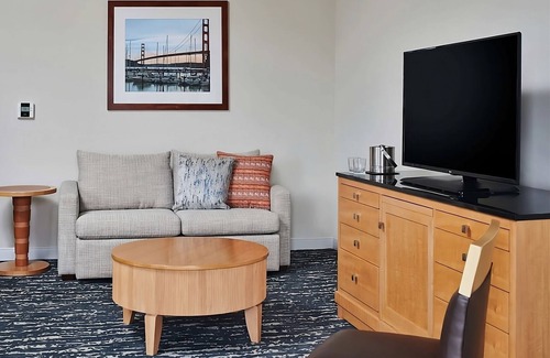 Berkeley Hotel | 3 Units | Golden Gate Views near UC Berkeley Marina | Pool & Free Breakfast