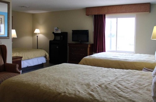 Mount Vernon Hotel | 3 x Non-Smoking Triple Queen at FairBridge Inn Express Mt Vernon