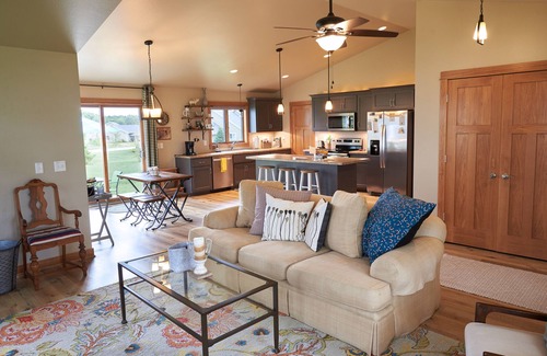 Manitowoc House | 30 minutes from Lambeau & steps from Lake Michigan! 2 beauties in one!