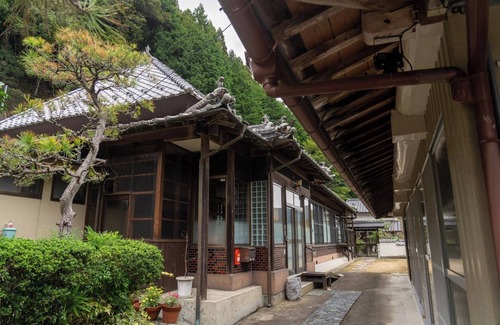 Tsurugi House | 300yearold farmhouse farm experience moms home cooking retreat farmhouse guesthouse Shirataki /Mimagun Tokushima