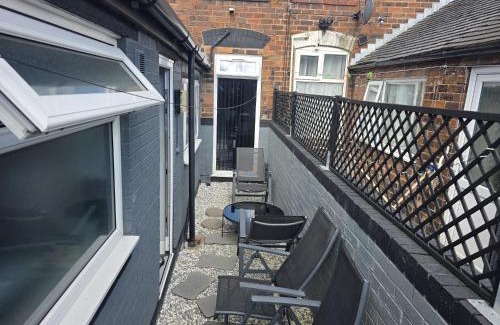 Burslem Apartment | 30mins from Alton Towers - Panama Apartments Lodge