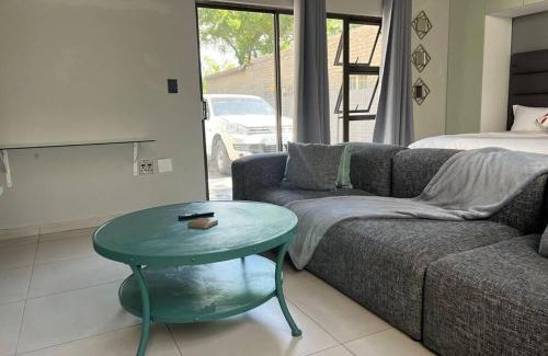 Greater Johannesburg Metropolitan Area Apartment | 31 on Forest (Matamela Suite)