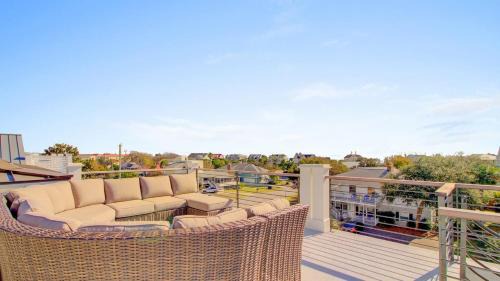 Isle of Palms House | 311 Carolina by AvantStay Rooftop Ocean Views w Pool