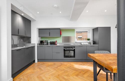 Dunfermline Apartment | 312 Reids Corner - by StayDunfermline