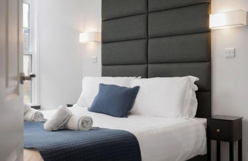 Dunfermline Apartment | 312 Reids Corner - by StayDunfermline