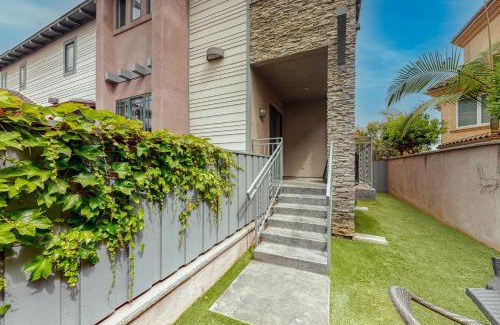 Carlsbad Village Apartment | 329 Oak Ave