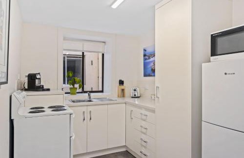 Sullivan's Cove Apartment | 338 on Murray walk to restaurant strip