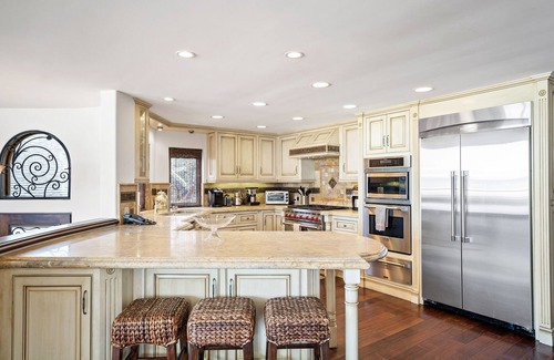 Hollywood House | 3425O Oceanfront Tuscan Villa