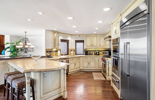 Hollywood House | 3425O Oceanfront Tuscan Villa