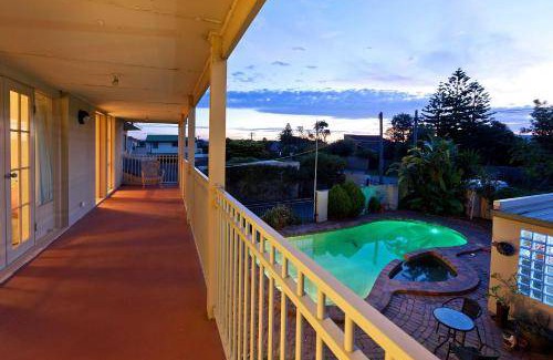 Frankston House | 350 m² House ∙ 6 bedrooms ∙ 17 guests