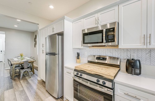 Visalia House | 36 Mi to Sequoia NP: Pet-Friendly Home w/Dog Run!