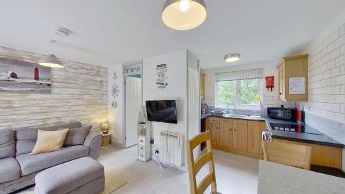 Saint Erth Praze House | 36 Strawberry Hill, Tolroy Manor