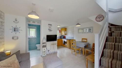 Saint Erth Praze House | 36 Strawberry Hill, Tolroy Manor